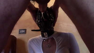 Laura dengan sepatu hak tinggi, pemilihan model, video 2021, tenggorokan dalam dengan banyak cincin